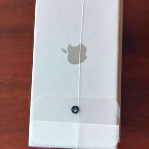Apple earbuds